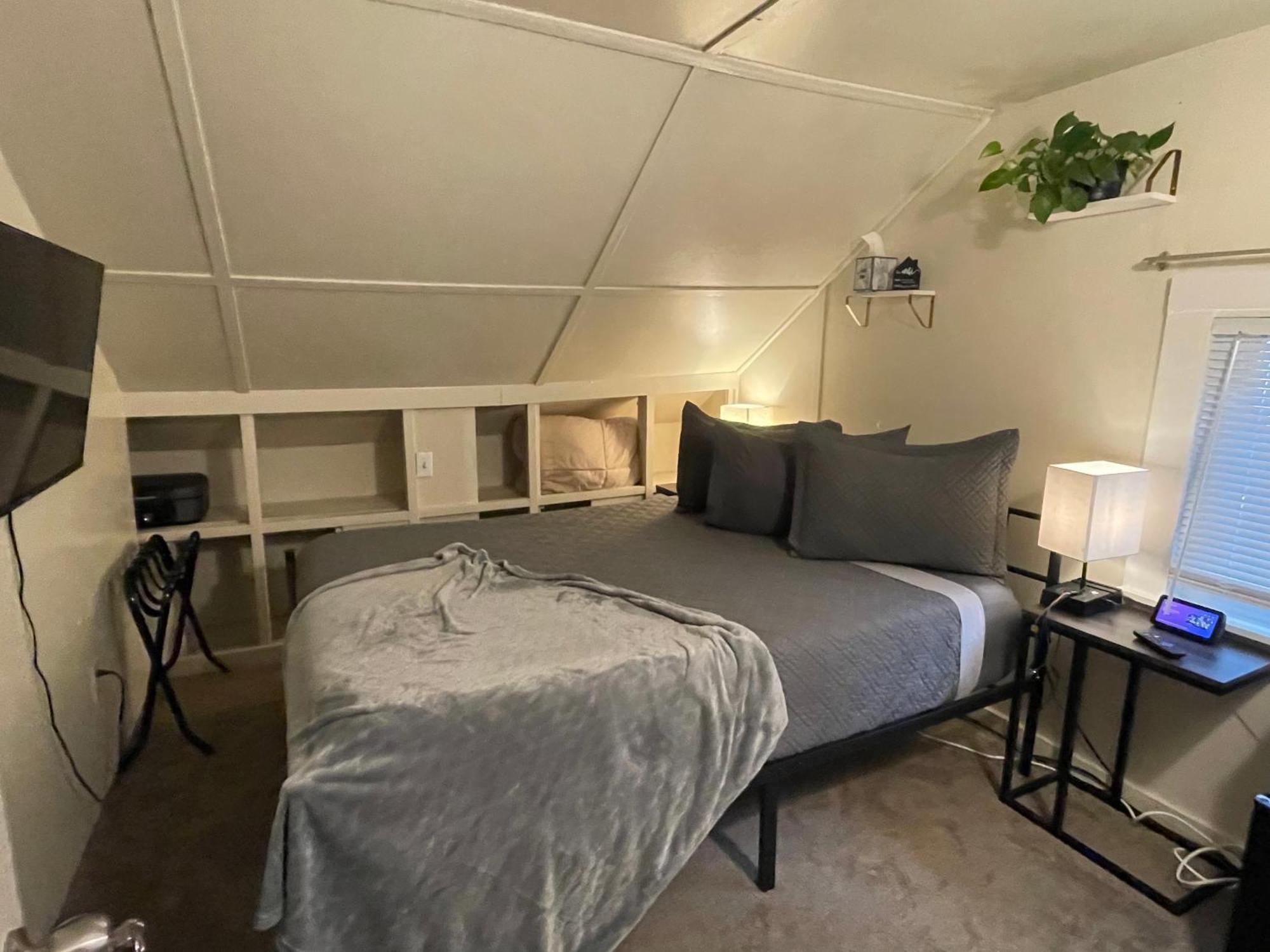 Tacoma Homestay- With Breakfast Included-Private Room Exterior photo