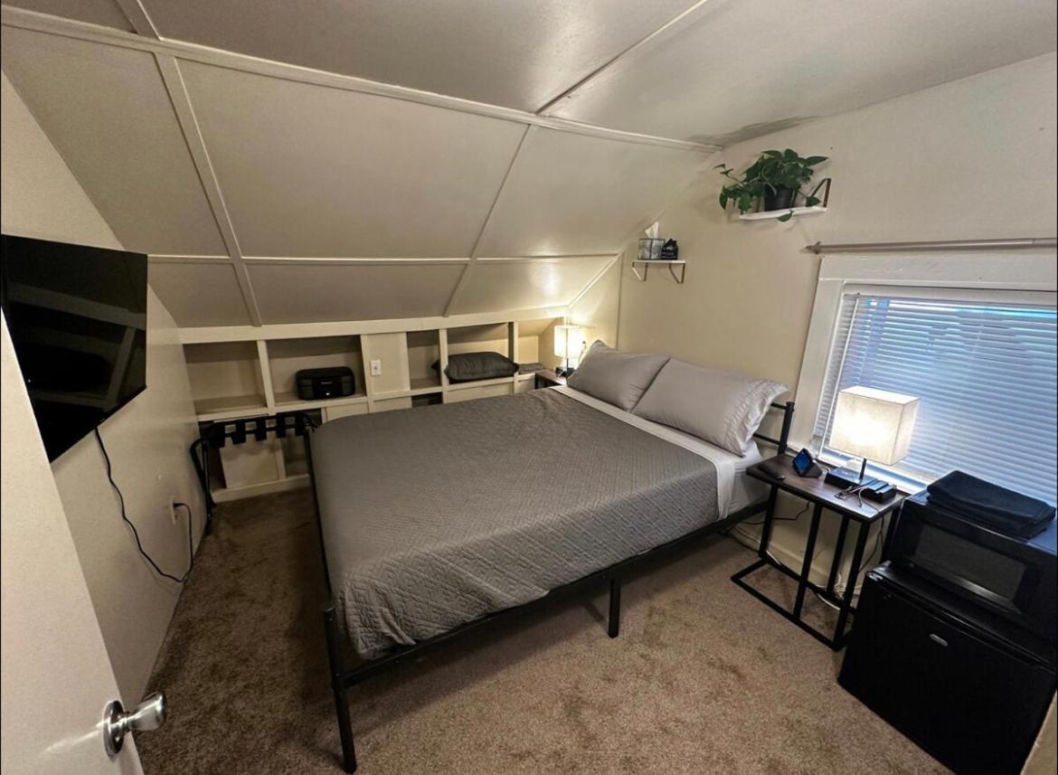 Tacoma Homestay- With Breakfast Included-Private Room Exterior photo