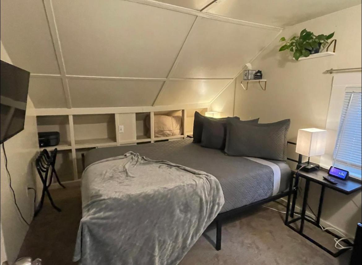 Tacoma Homestay- With Breakfast Included-Private Room Exterior photo